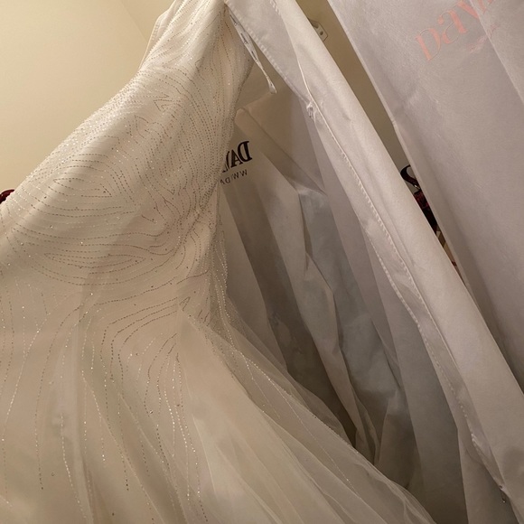 Wedding dress worn only once! Practically brandnew - Picture 6 of 6